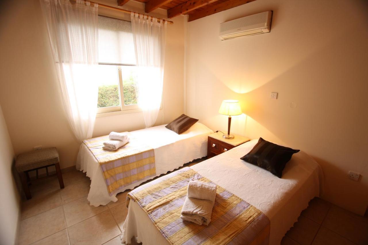 Swimmers' Paradise Pissouri Exterior photo